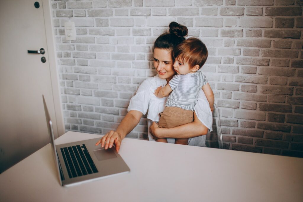 mom with child coding